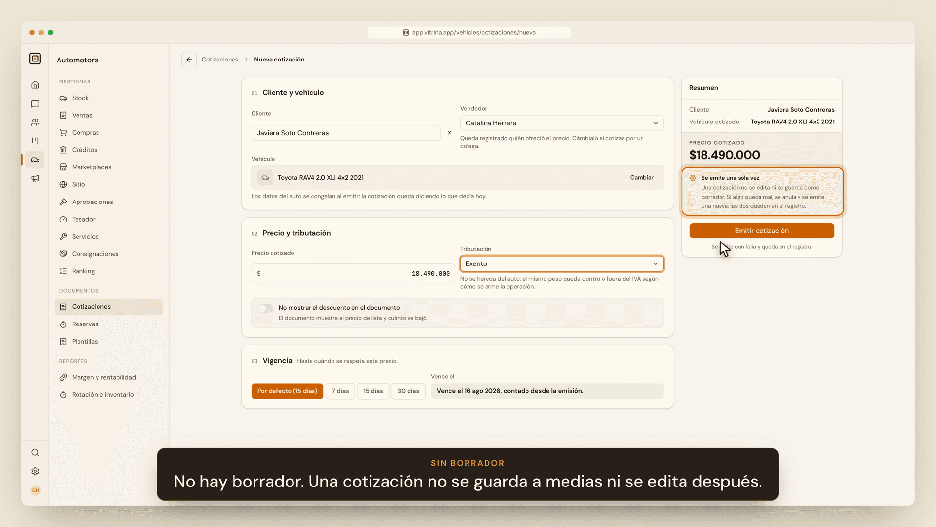 Pantalla de nueva cotización en Vitrina, con el cliente, el vehículo, el precio cotizado y el botón Emitir cotización.